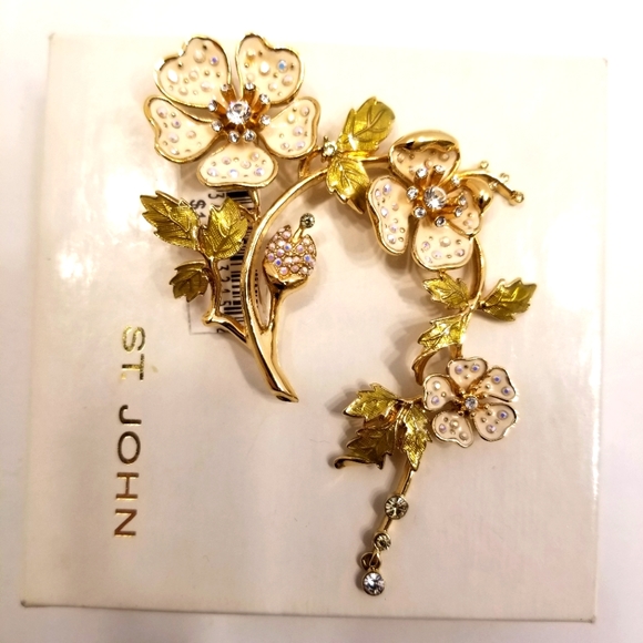🔻REDUCED❣NIB St. John signature white camilia gold crystals enamel brooch RARE❣ - Picture 2 of 8